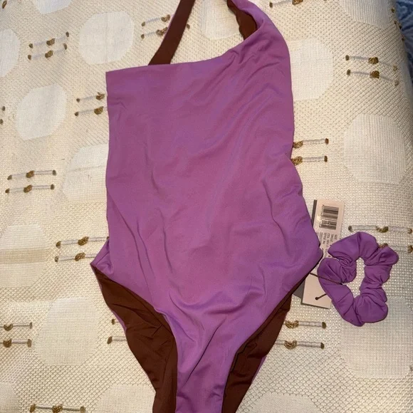 Gottex Au Natural solid reversible one piece swimsuit - Picture 9 of 10